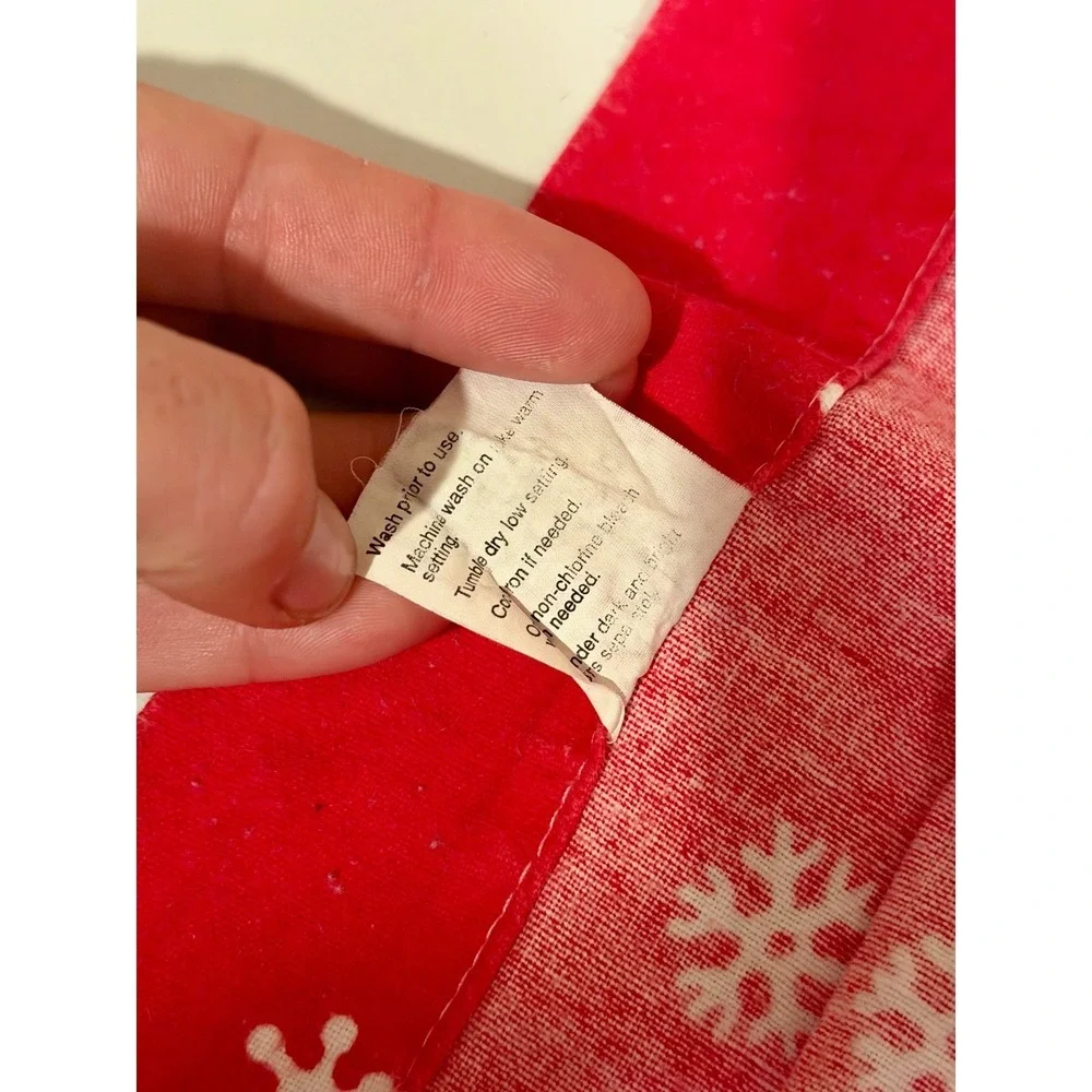 VTG Franco Christmas Santa Ice Skating‎ Red Cotton Pillowcase Set of 2 USA